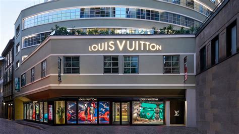 louis vuitton milano via montenapoleone milano